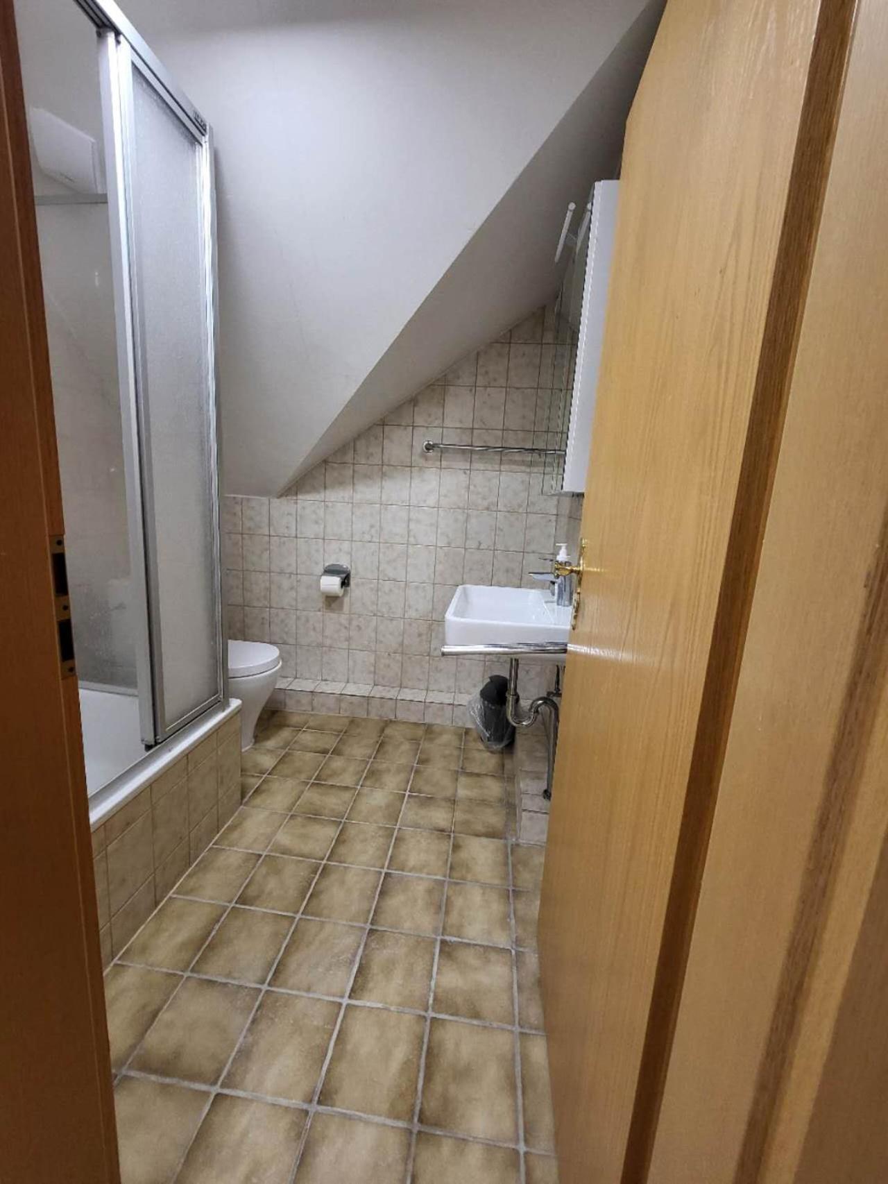 Hotel Zimmer Nr 4 Mit Privates Badezimmer In Juelich Exterior foto